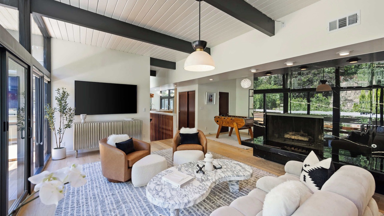 Photo of Livingroom in Sherman Oaks