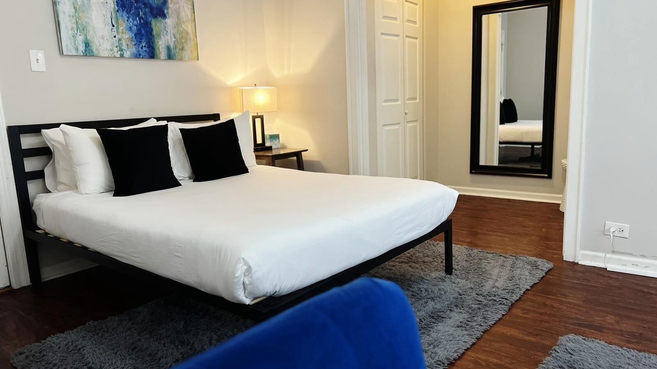 Photo of Bedroom in Rogers Park