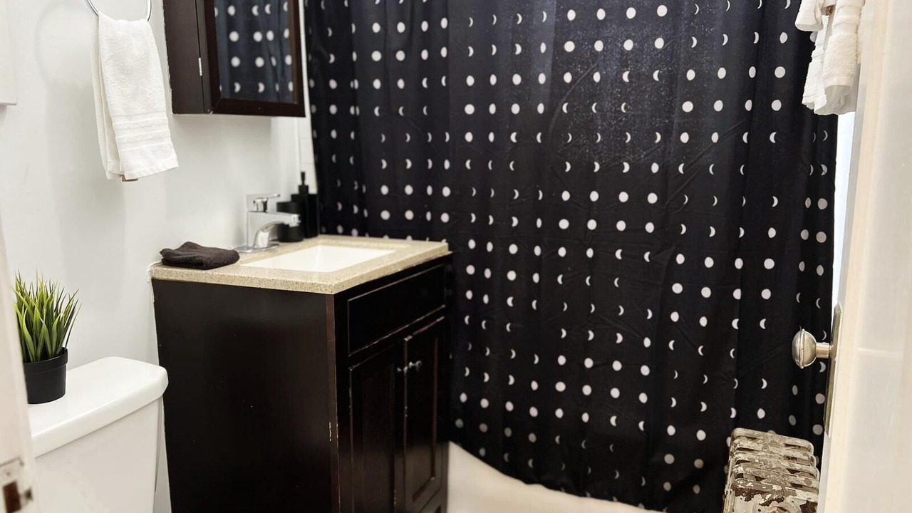 Photo of Bathroom in Rogers Park