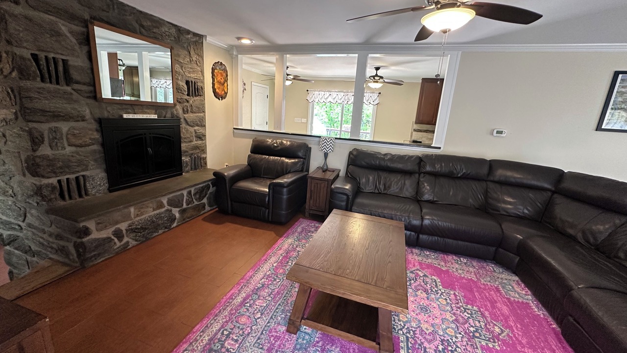Photo of Livingroom in Swan Lake