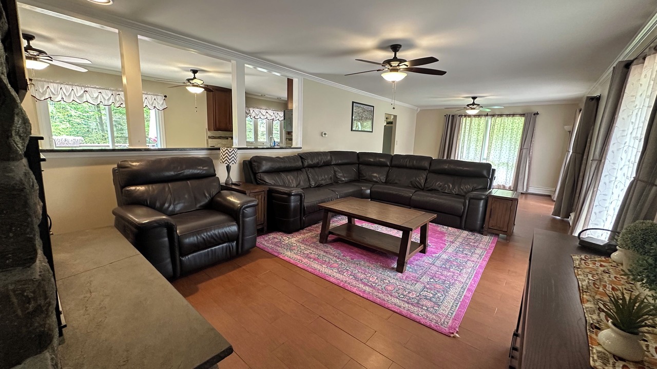 Photo of Livingroom in Swan Lake