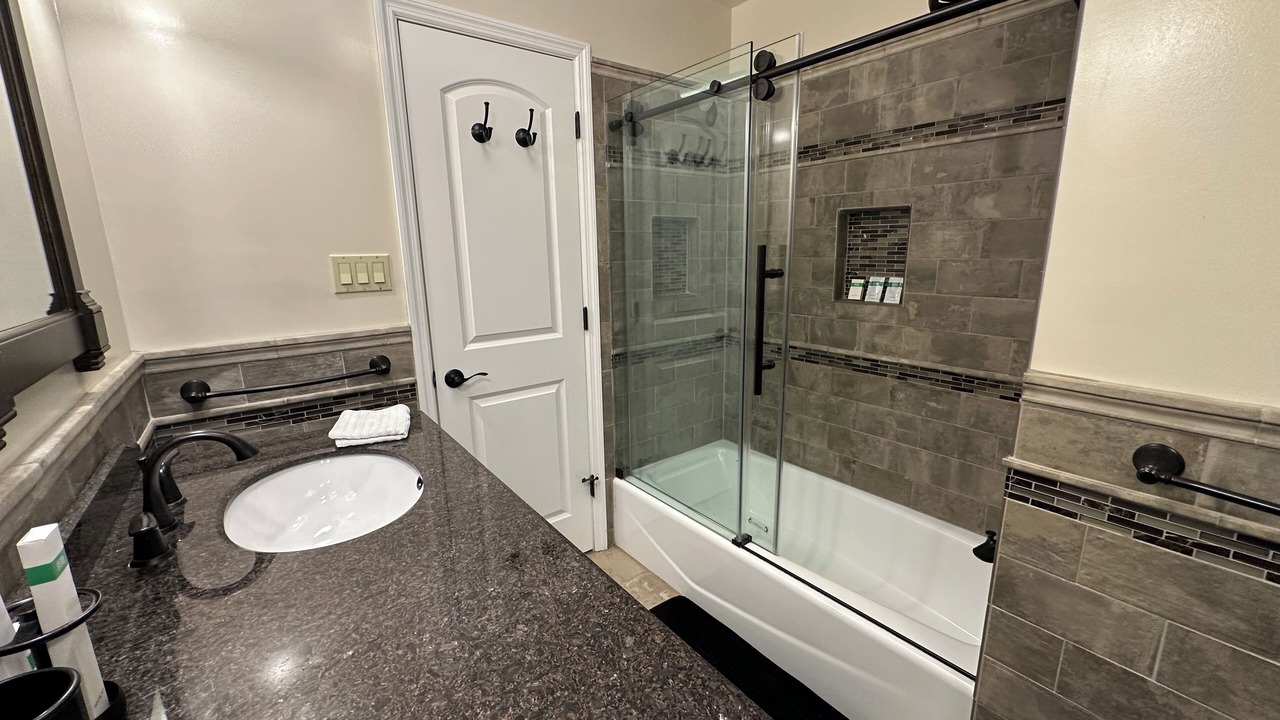 Photo of Bathroom in Swan Lake