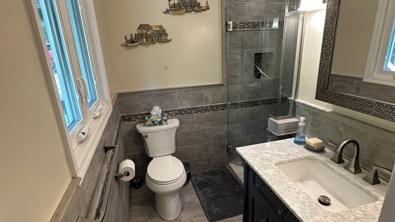 Photo of Bathroom in Swan Lake