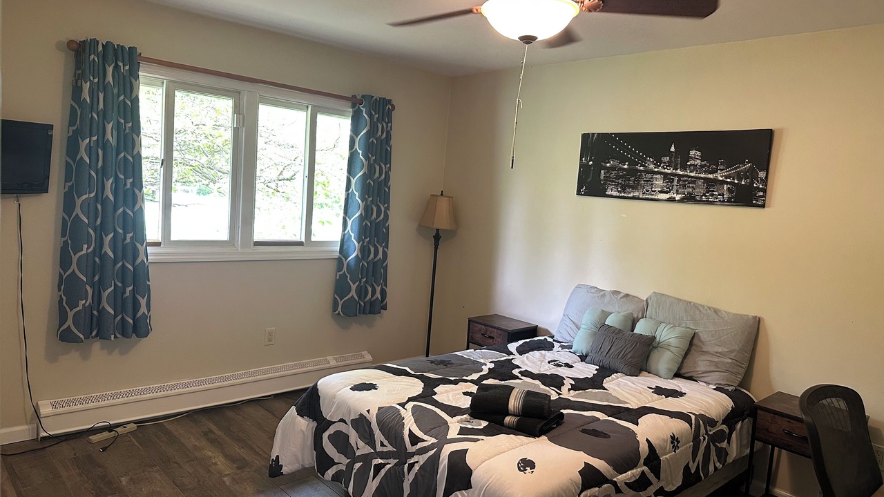 Photo of Bedroom in Swan Lake