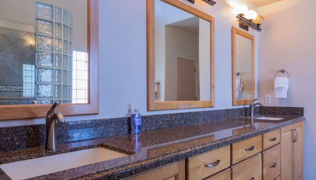 Photo of Bathroom in Red Mountain Ranch