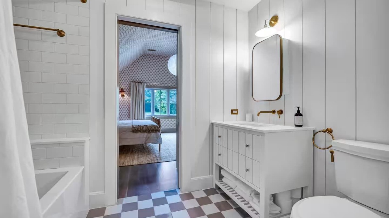 Photo of Bathroom in Amagansett