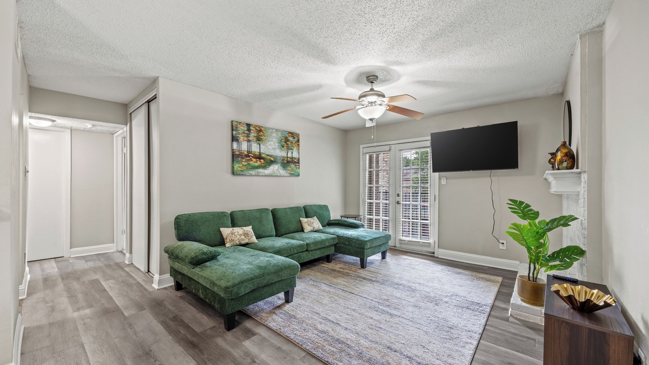 Photo of Livingroom in Addison