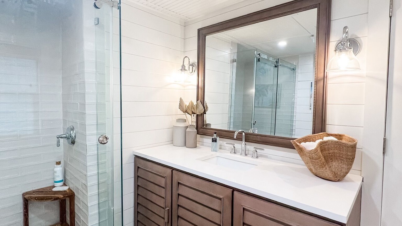 Photo of Bathroom in Lubbers Quarters Cay