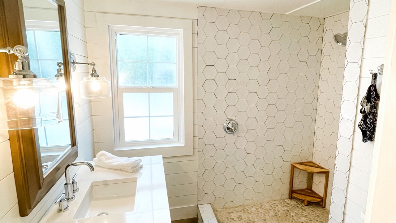 Photo of Bathroom in Lubbers Quarters Cay