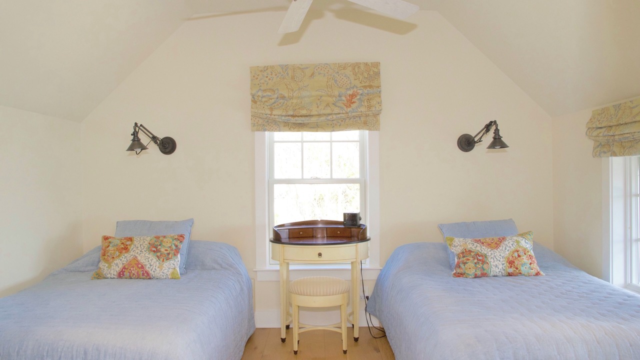 Photo of Bedroom in Aquebogue