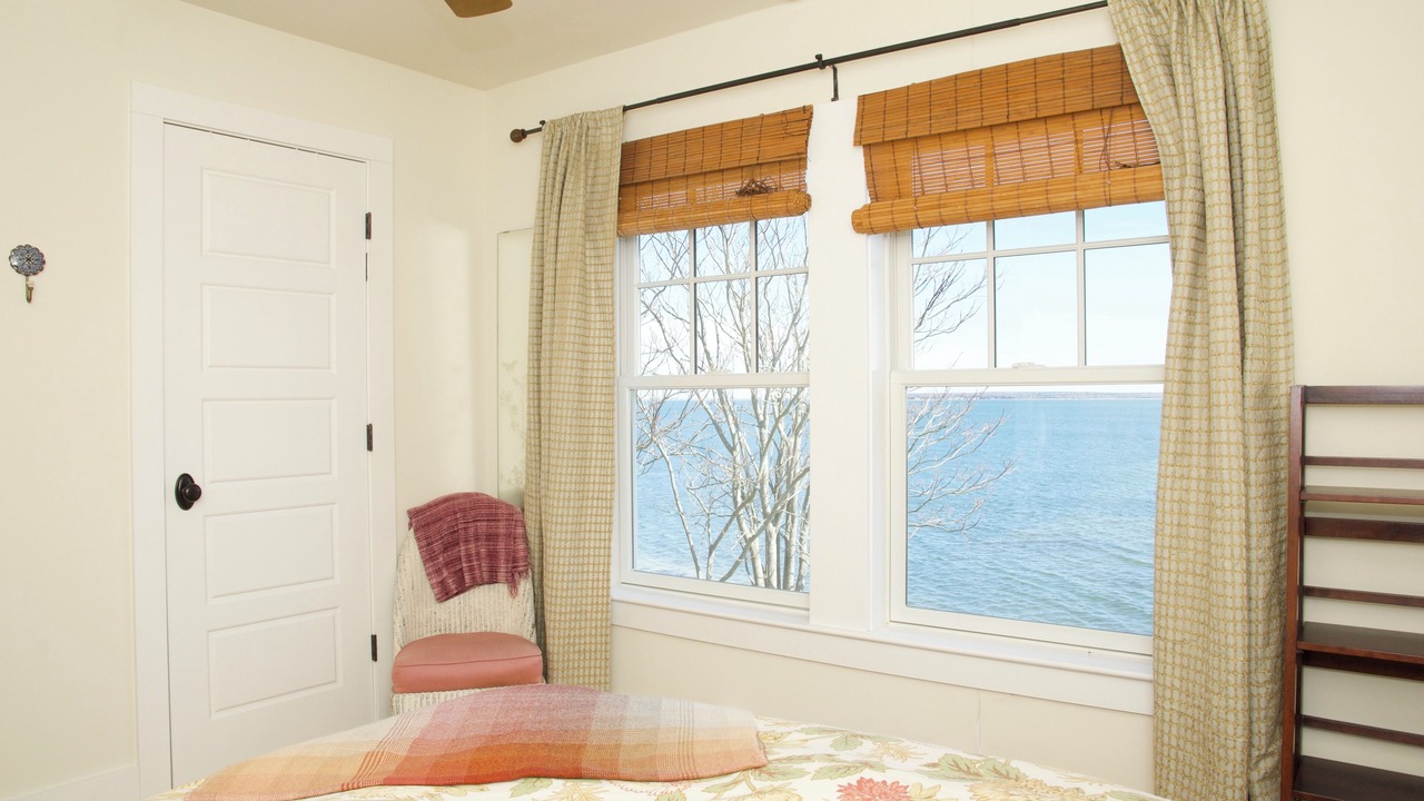 Photo of Bedroom in Aquebogue