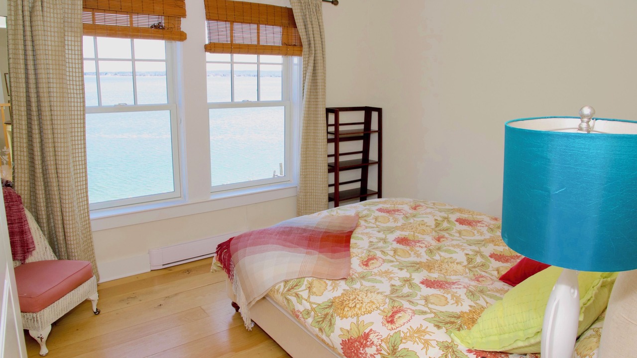 Photo of Bedroom in Aquebogue