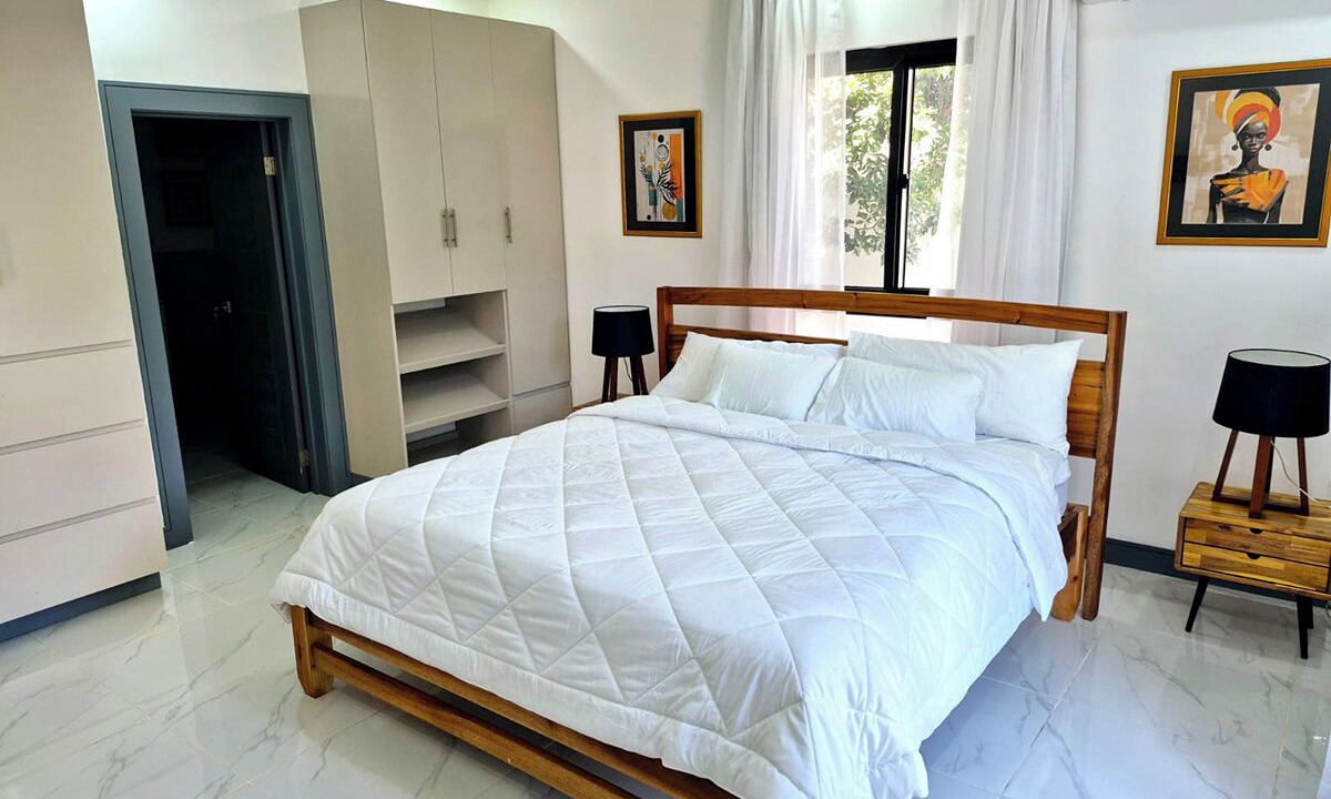 Photo of Bedroom in Whitehouse