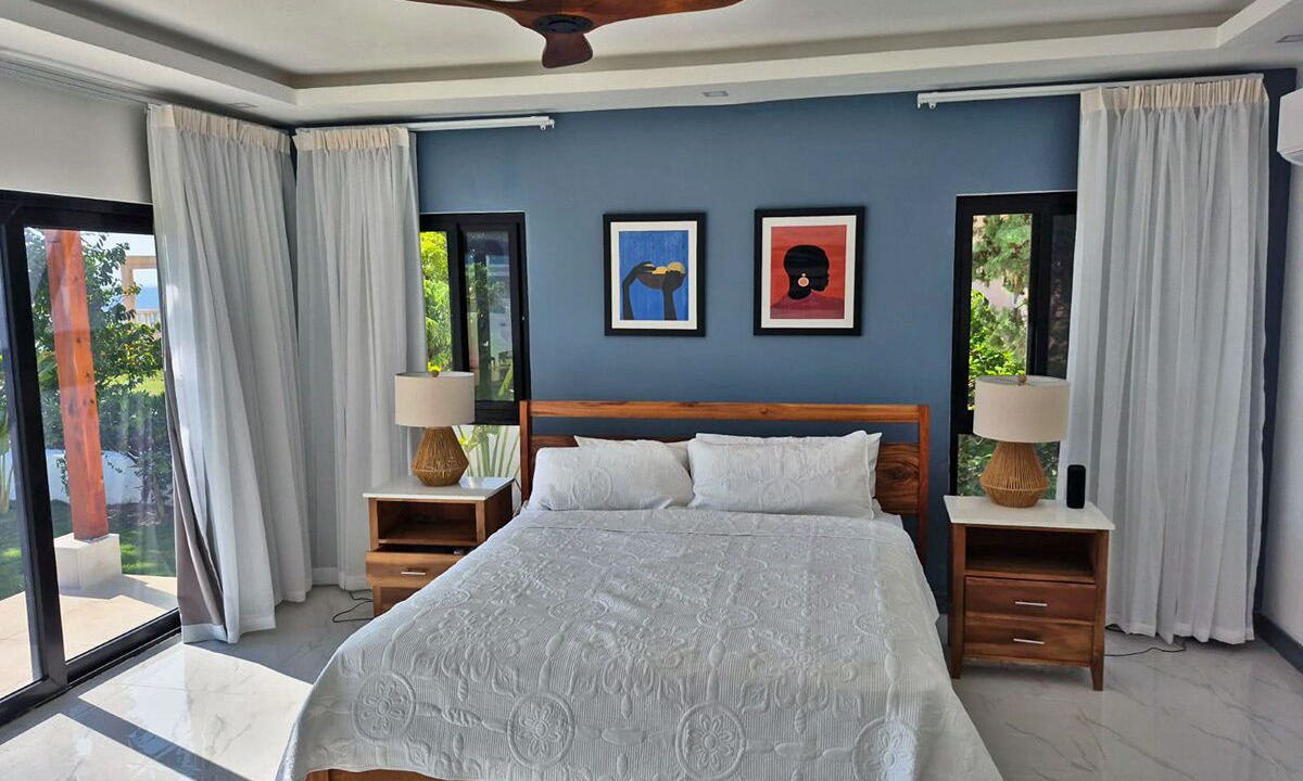 Photo of Bedroom in Whitehouse
