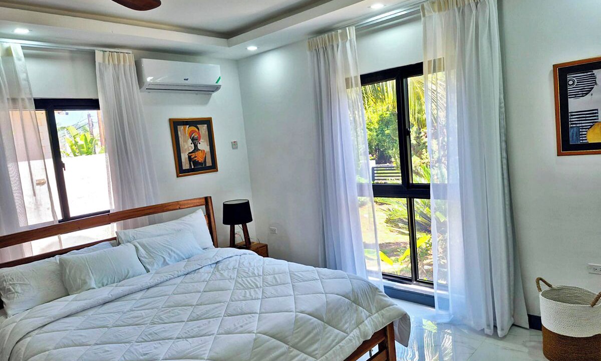 Photo of Bedroom in Whitehouse