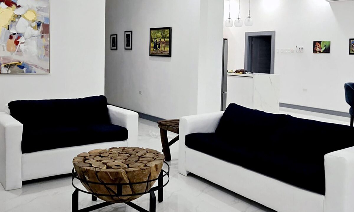 Photo of Livingroom in Whitehouse