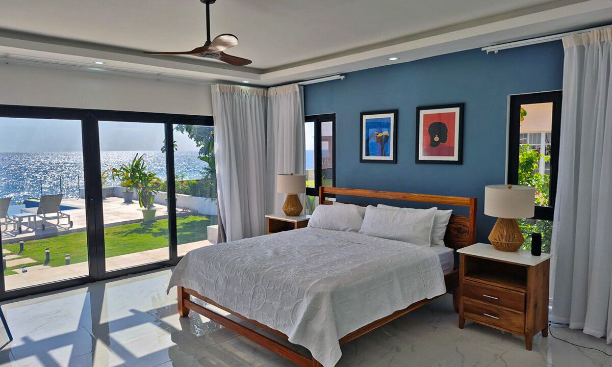 Photo of Bedroom in Whitehouse
