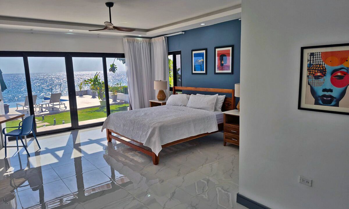 Photo of Bedroom in Whitehouse