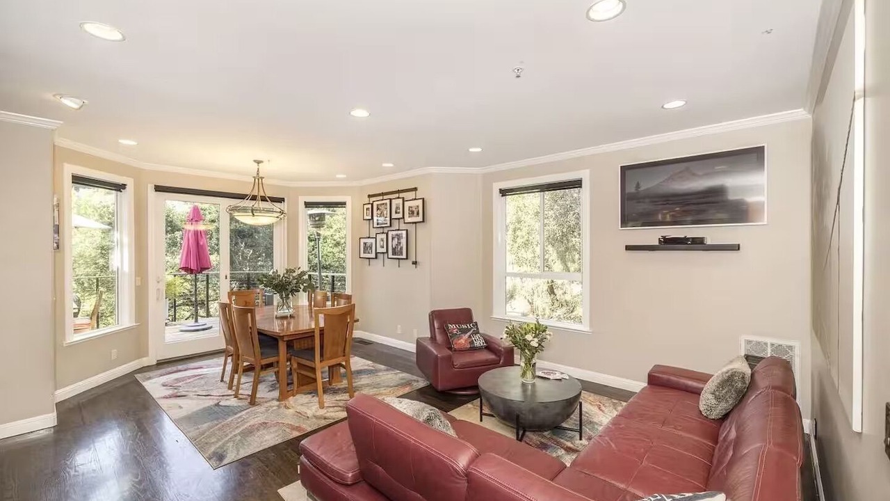 Photo of Livingroom in Emerald Hills