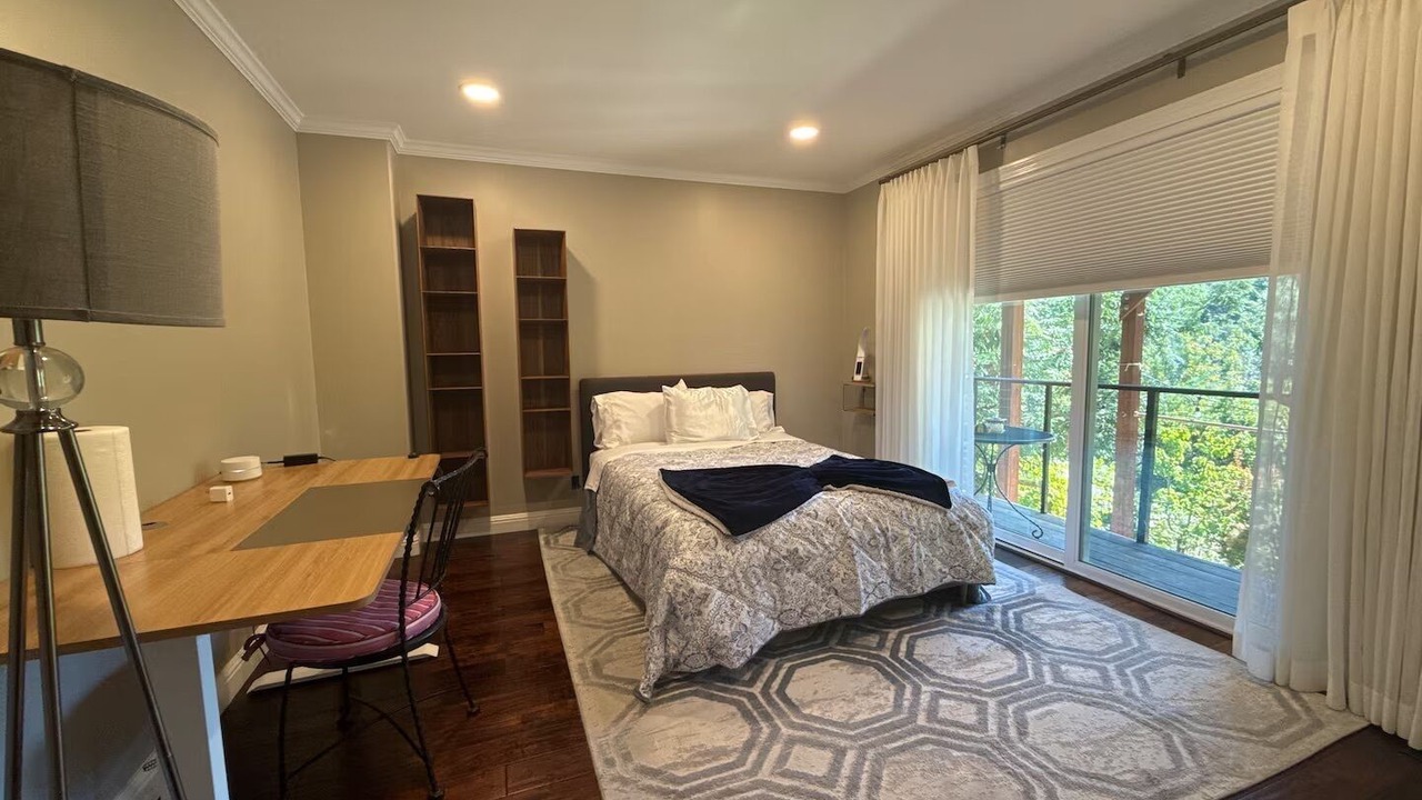 Photo of Bedroom in Emerald Hills