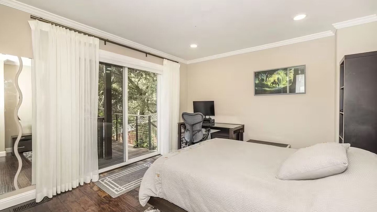 Photo of Bedroom in Emerald Hills