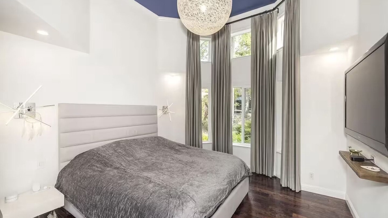 Photo of Bedroom in Emerald Hills