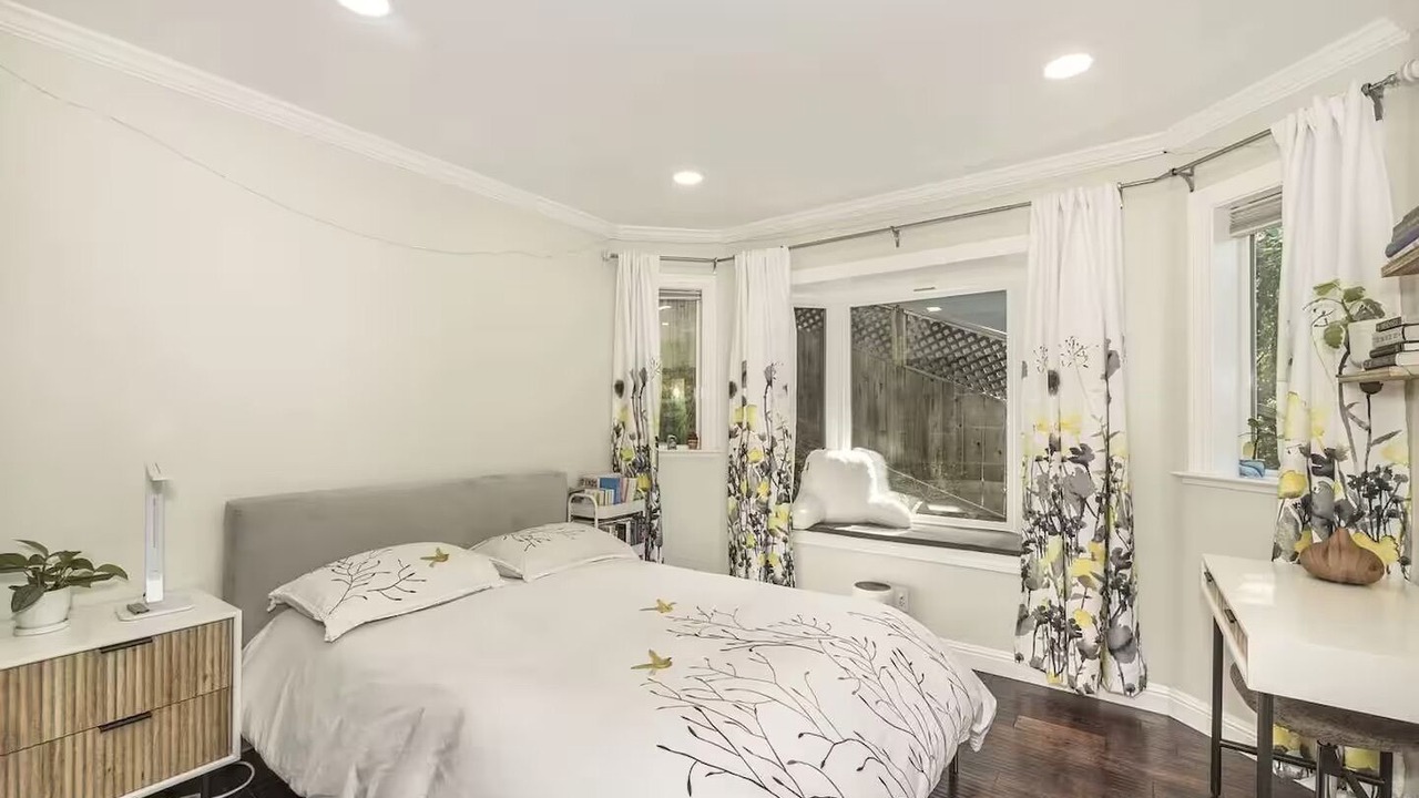 Photo of Bedroom in Emerald Hills