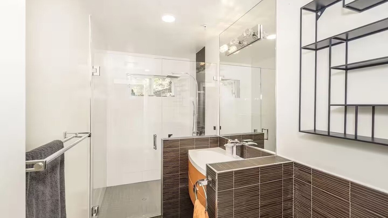 Photo of Bathroom in Emerald Hills