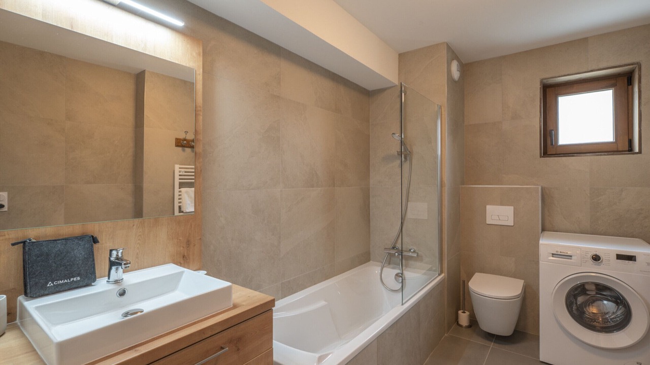 Photo of Bathroom in Eclose-Est