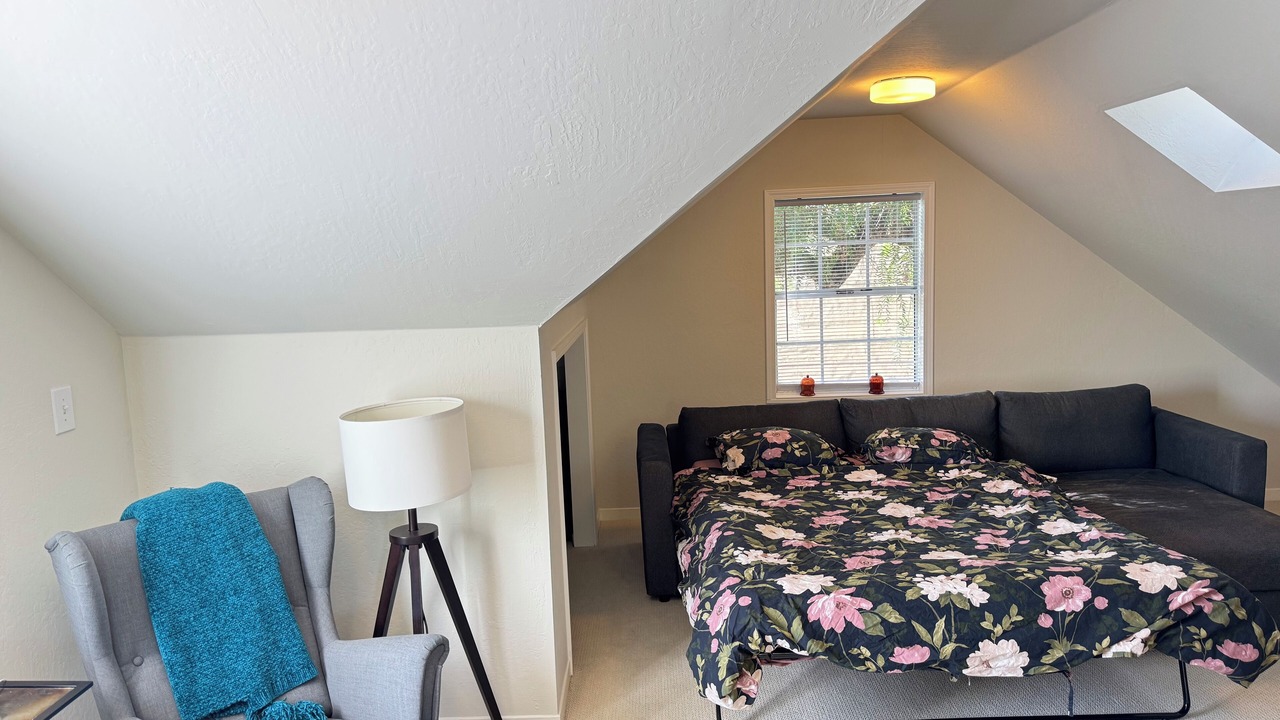 Photo of Bedroom in West Menlo Park