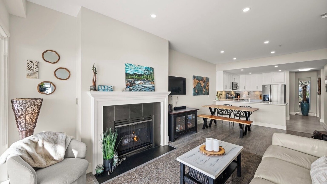 Photo of Livingroom in Metro Vancouver Regional District