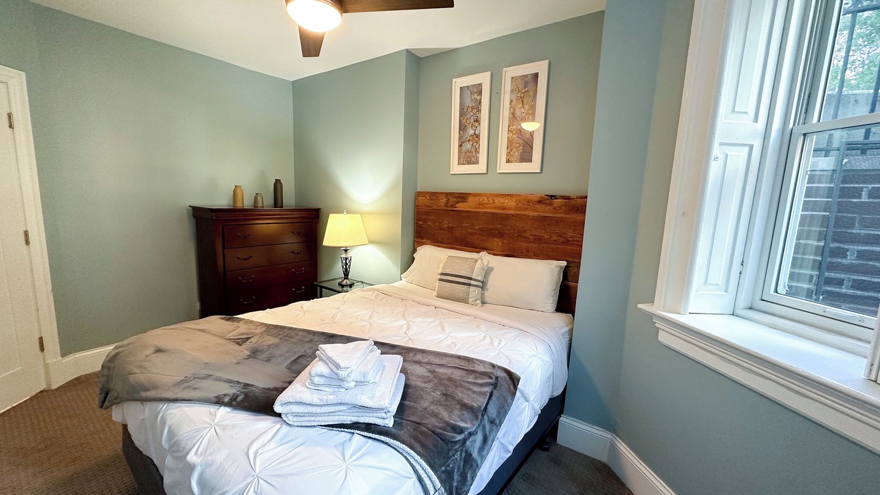 Photo of Bedroom in Near North Side