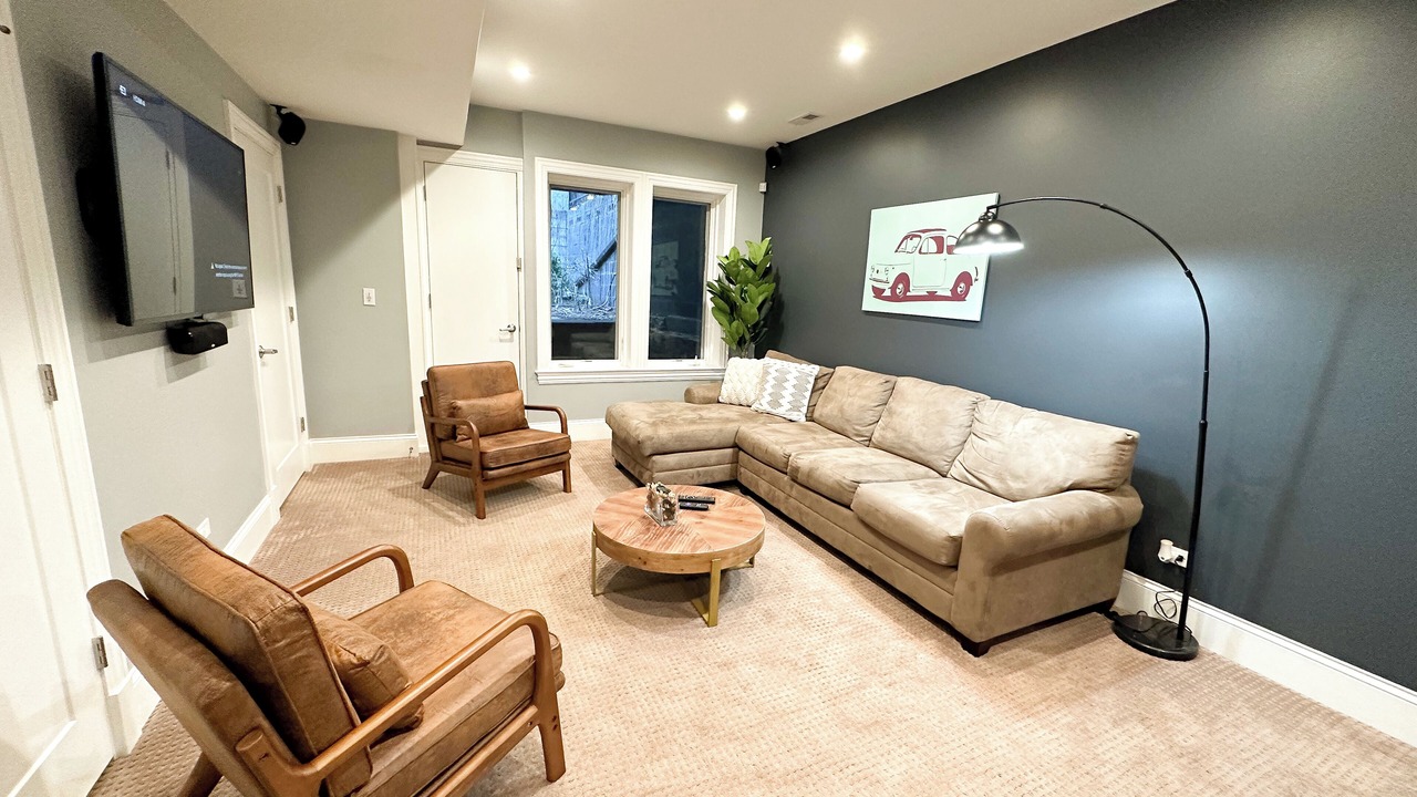 Photo of Livingroom in Near North Side