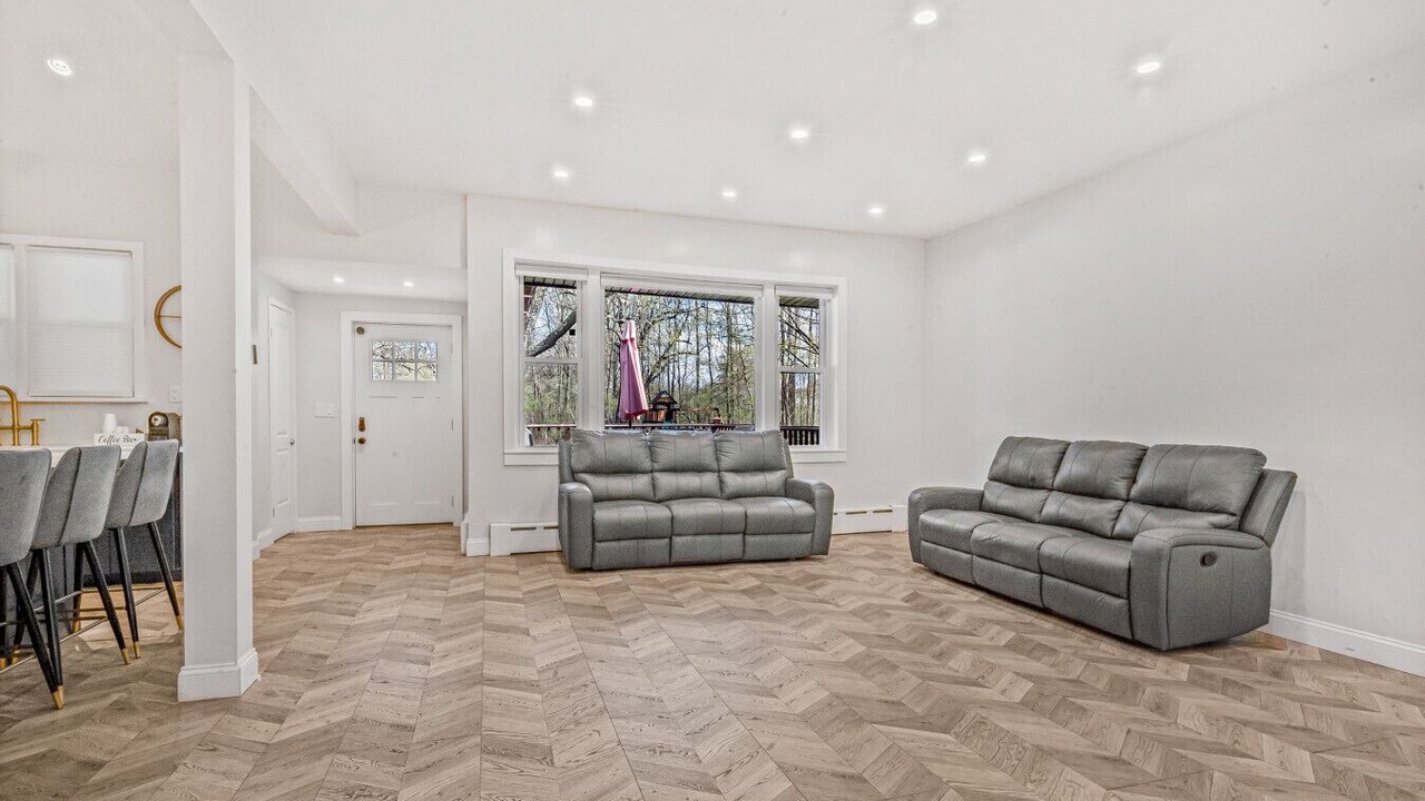 Photo of Livingroom in Woodridge