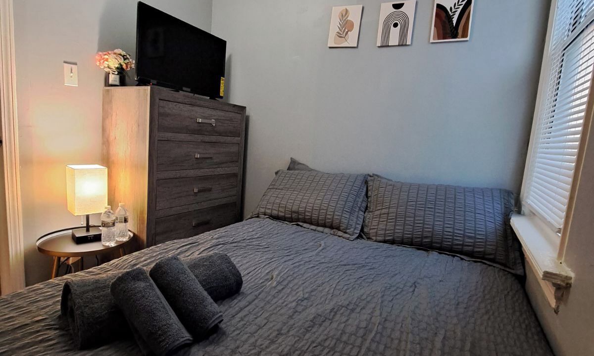 Photo of Bedroom in North Center