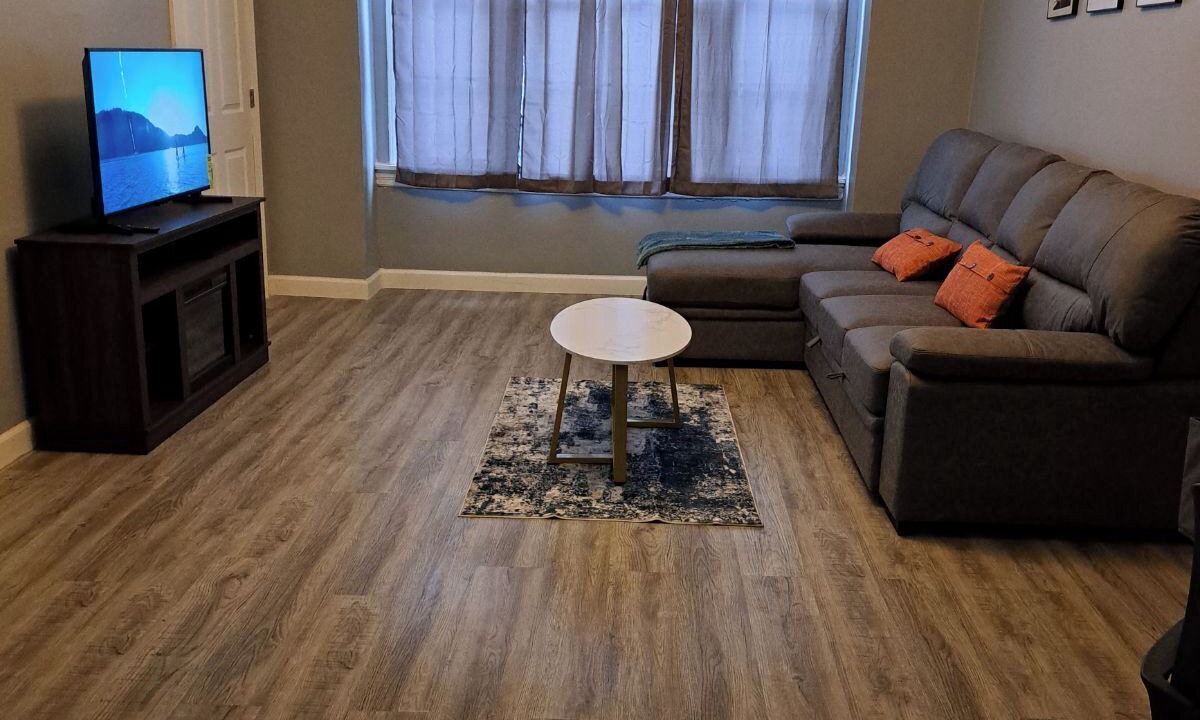 Photo of Livingroom in North Center