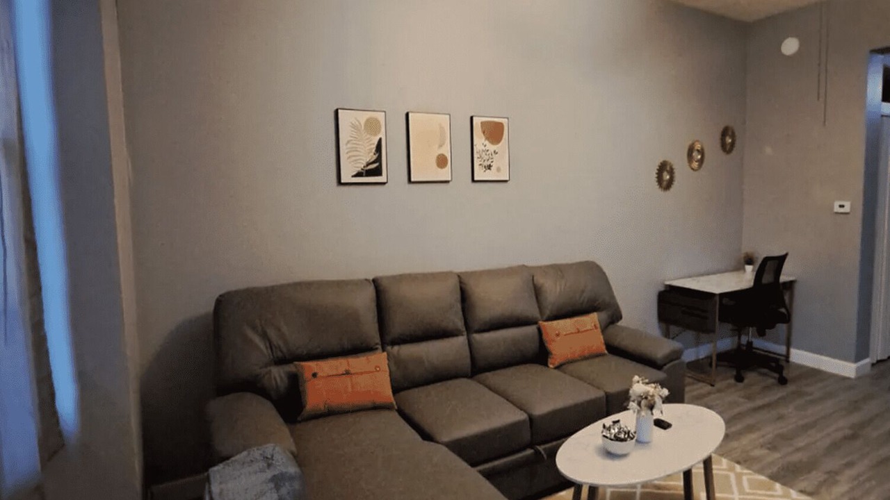 Photo of Livingroom in North Center