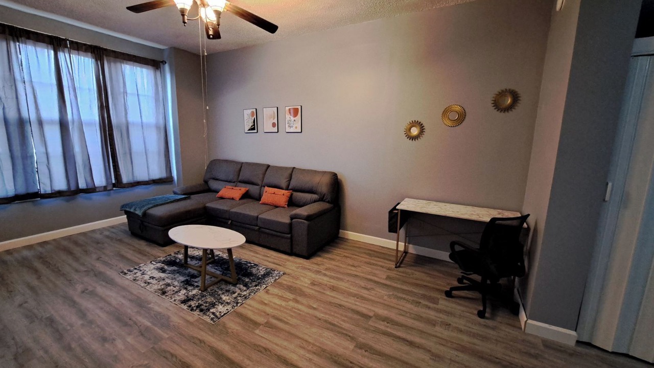 Photo of Livingroom in North Center
