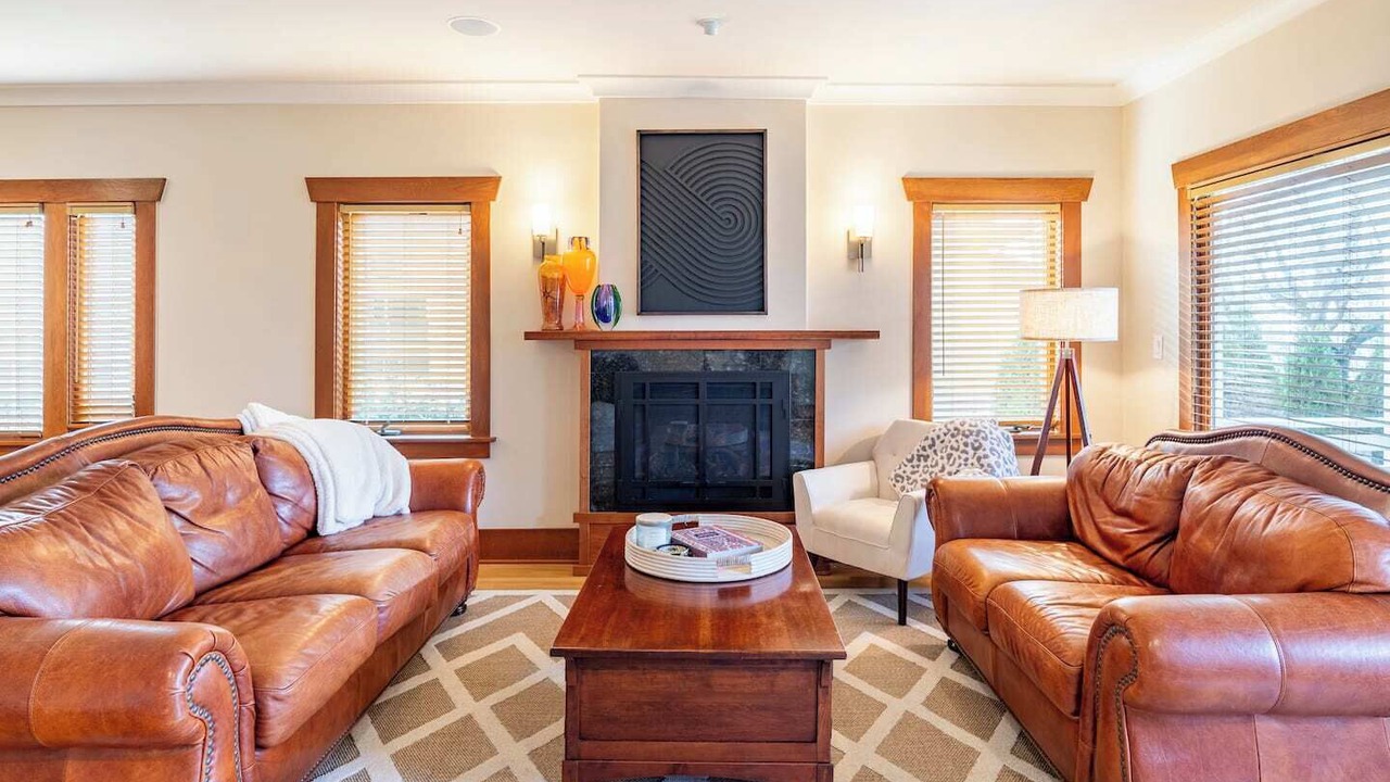 Photo of Livingroom in West Queen Anne
