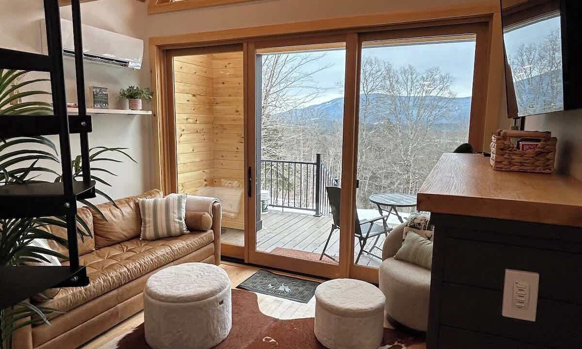 Photo of Livingroom in South Londonderry