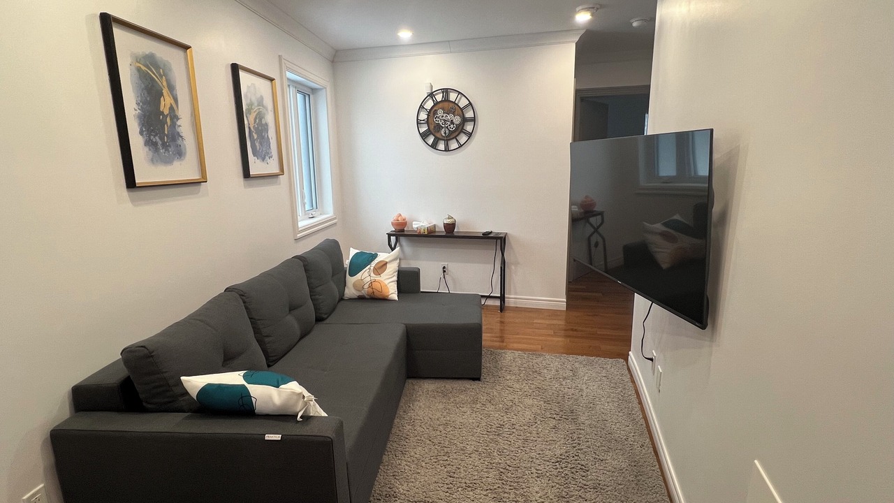 Photo of Livingroom in Laval-des-Rapides