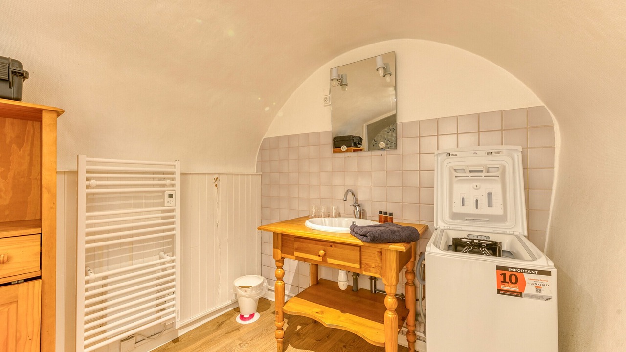Photo of Bathroom in Oz