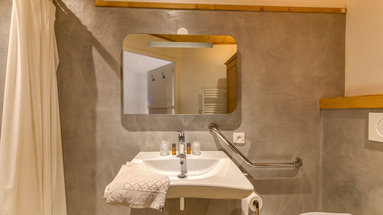 Photo of Bathroom in Oz