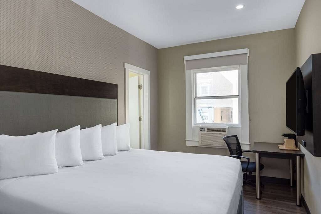 Photo of Bedroom in Theater District