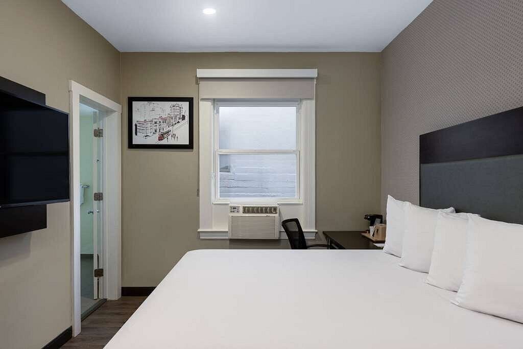 Photo of Bedroom in Theater District