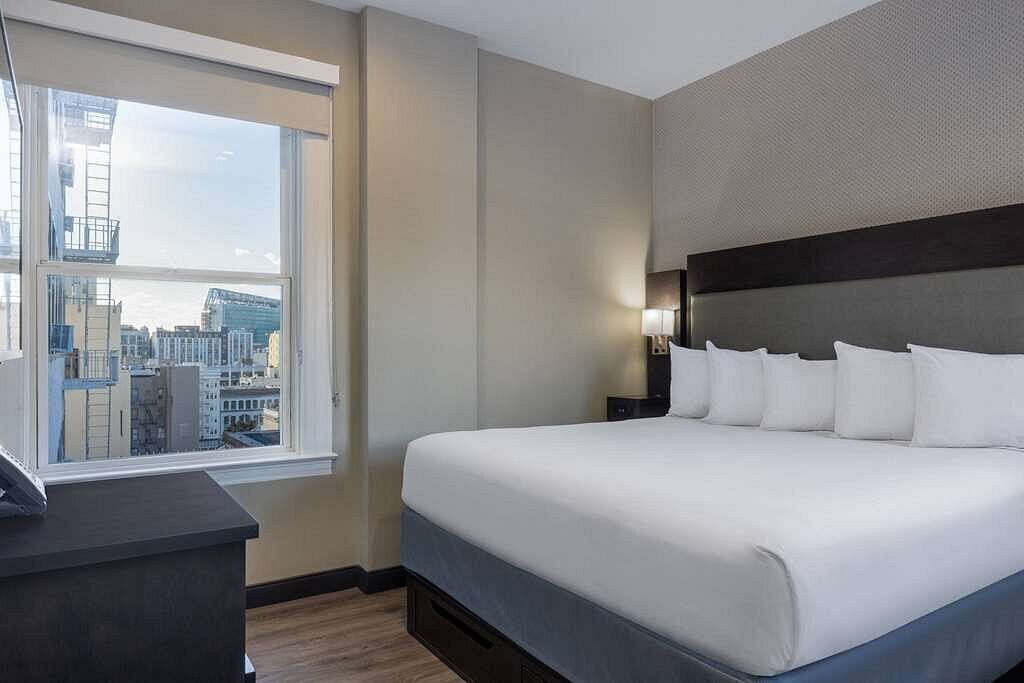Photo of Bedroom in Theater District
