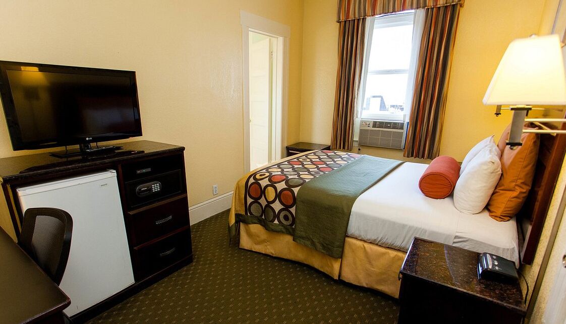 Photo of Bedroom in Theater District