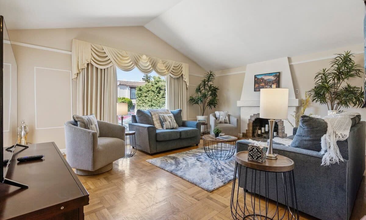 Photo of Livingroom in Millbrae