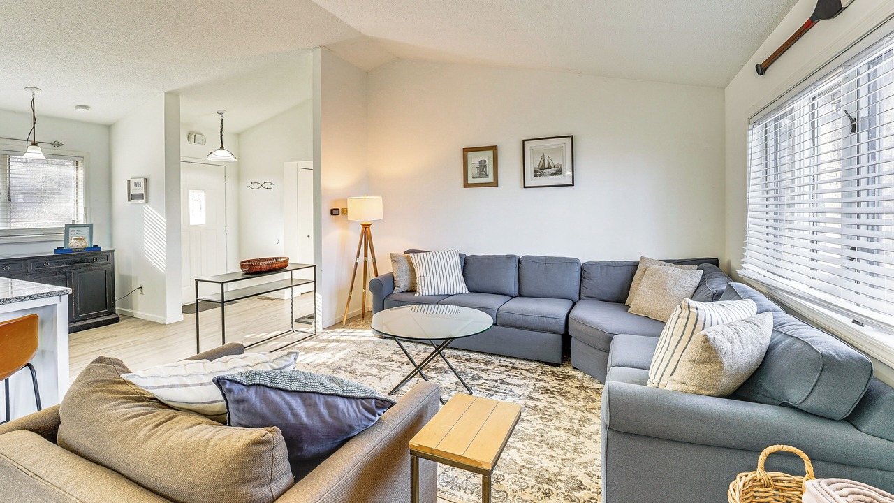 Photo of Livingroom in Whitehall