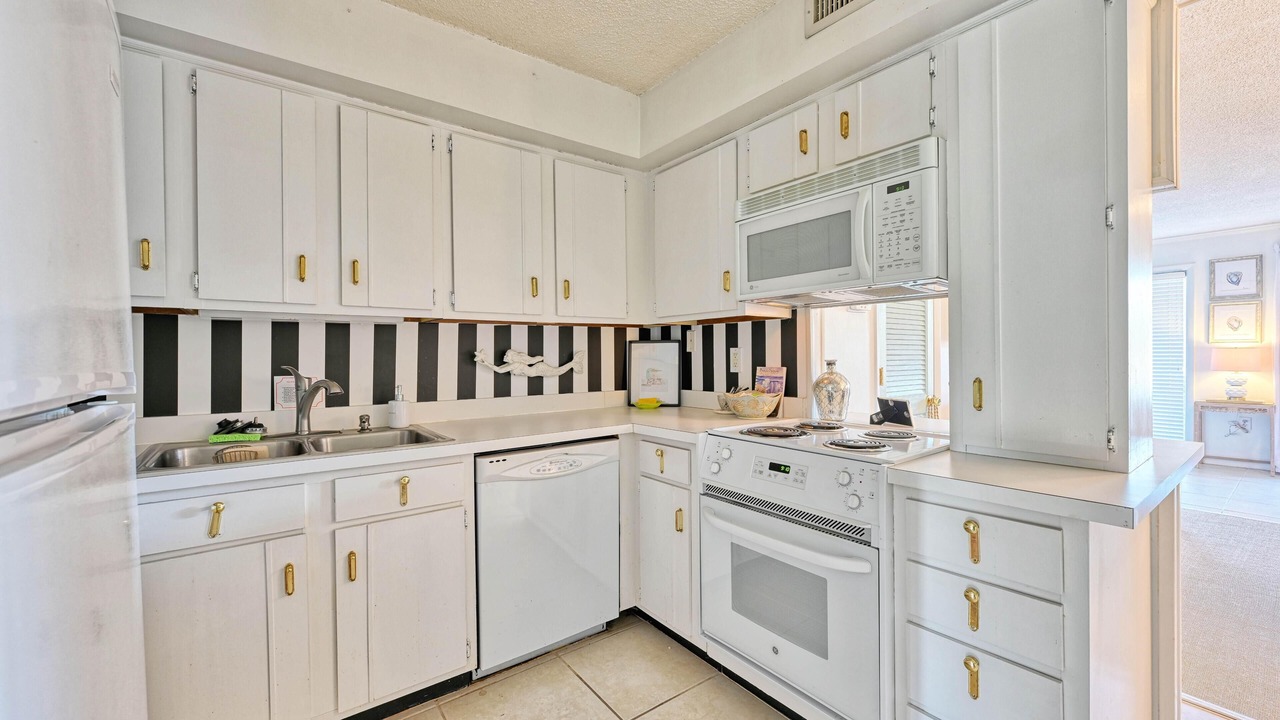Photo of Kitchen in Arcadian Shores